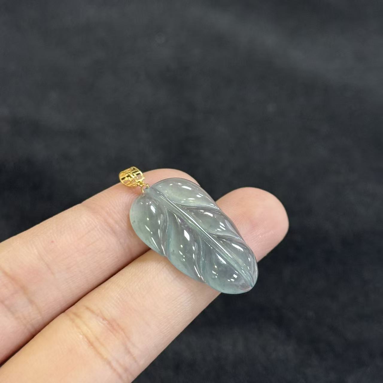 18K翡翠叶子吊坠-约33*16*4mm-多样性发货-YSP金-Y9537