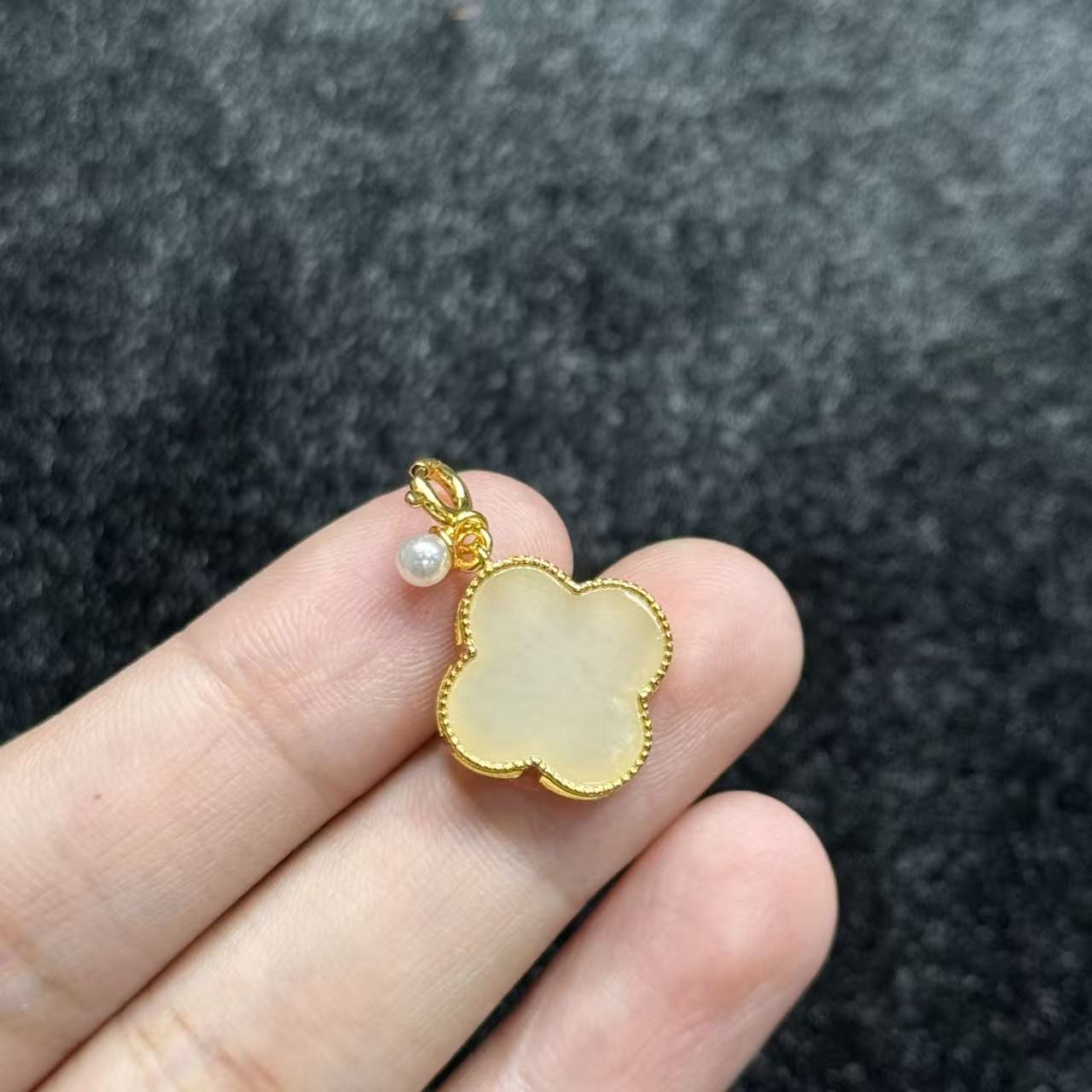 s925银和田玉吊坠-约13*3mm-多样性发货-YSP金，B1275