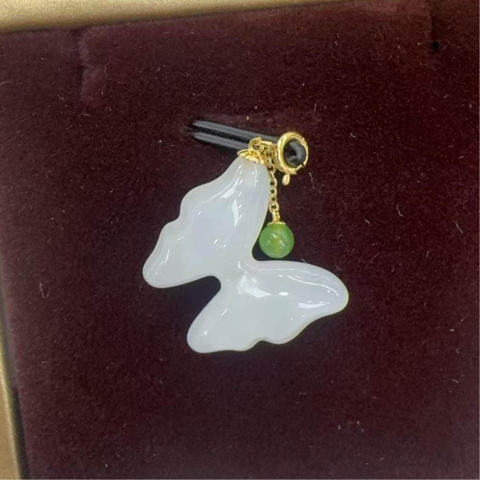 18k金和田玉蝴蝶吊坠-约15*16mm-多样性发货-YSP金