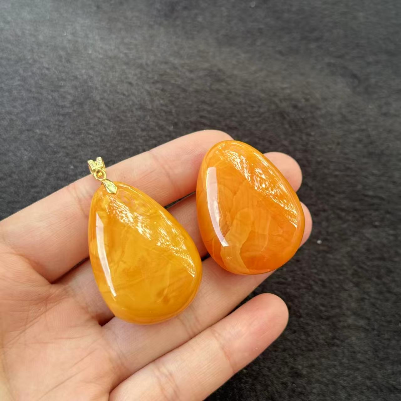 925蜜蜡水滴吊坠-约35*26*17mm-多样性发货- F展 B947