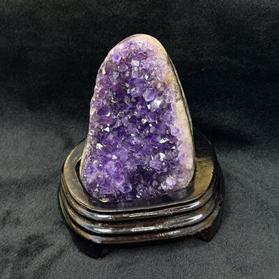 紫水晶摆件-带底托-多样性发货-大小不一-形状不一-S优-Y4134