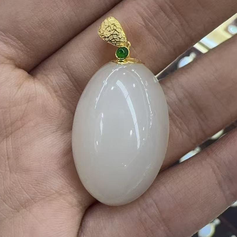 18K金和田玉吊坠-约30*20mm-多样性发货-YSP金