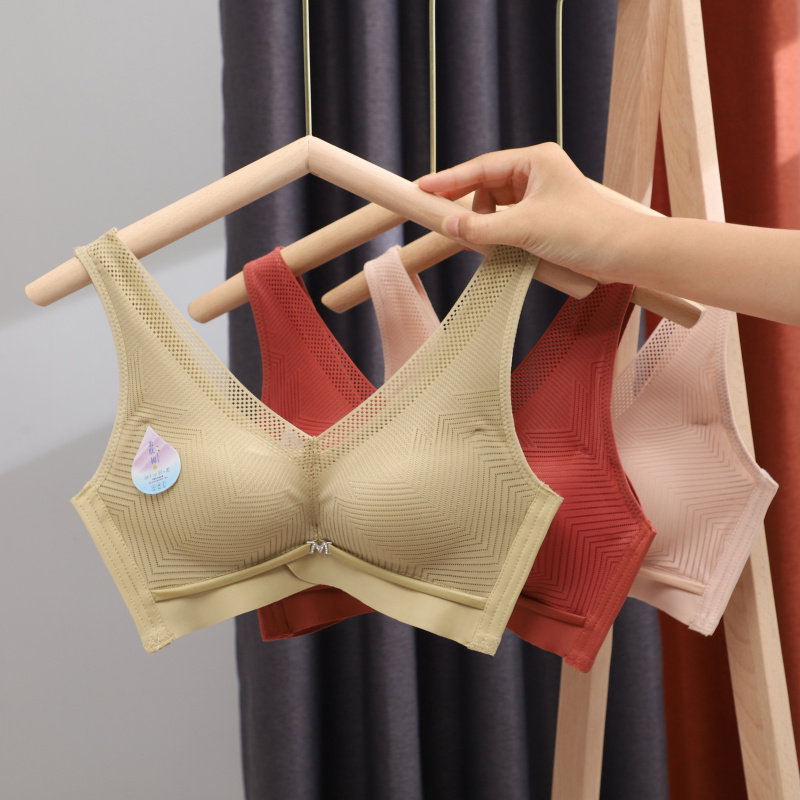 【手感柔软】蕾丝聚拢性感无压痕调整文胸背心加厚小胸四排扣内衣