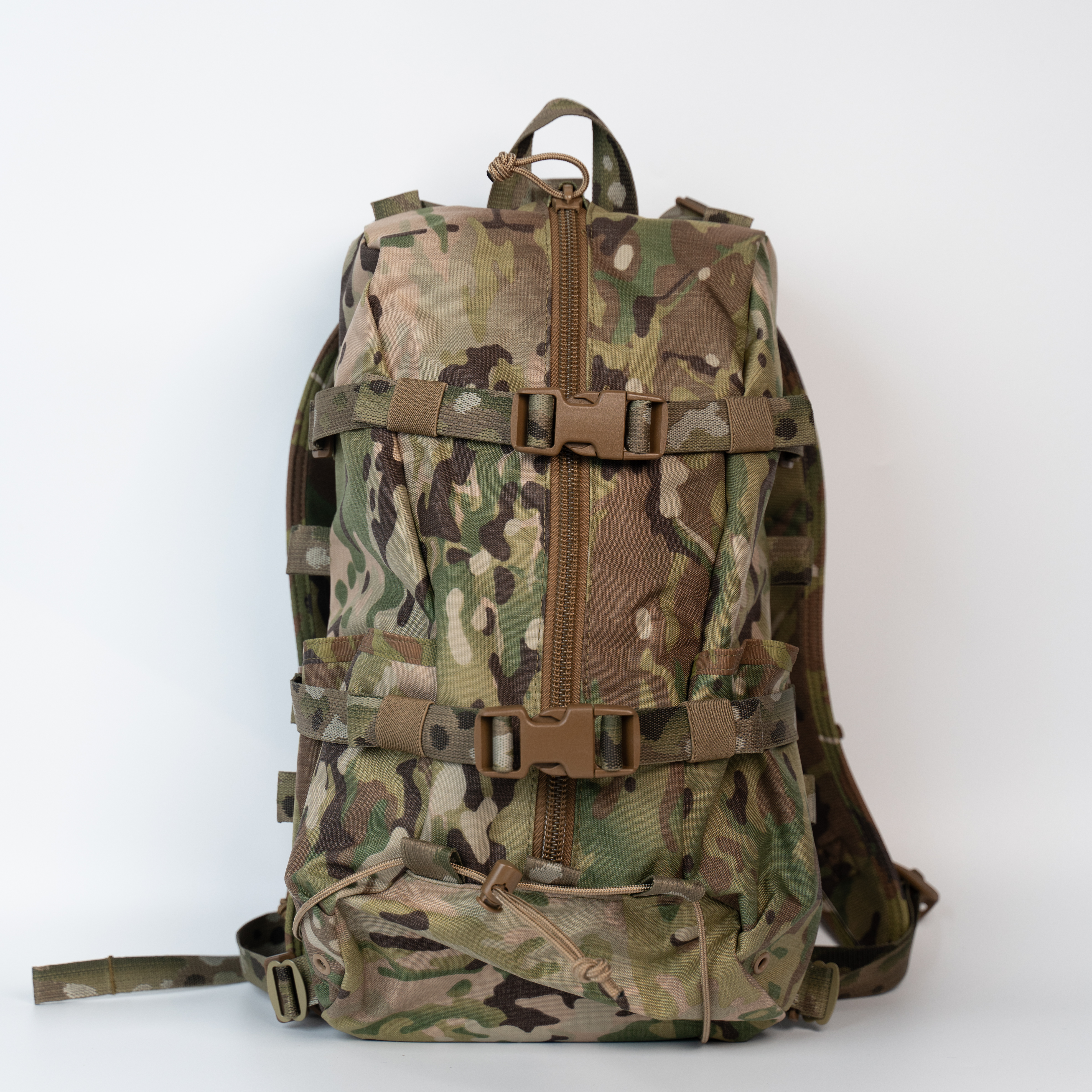 莱恩拉尔TARA户外徒步登山运动双肩包迷彩15L背包原品面料