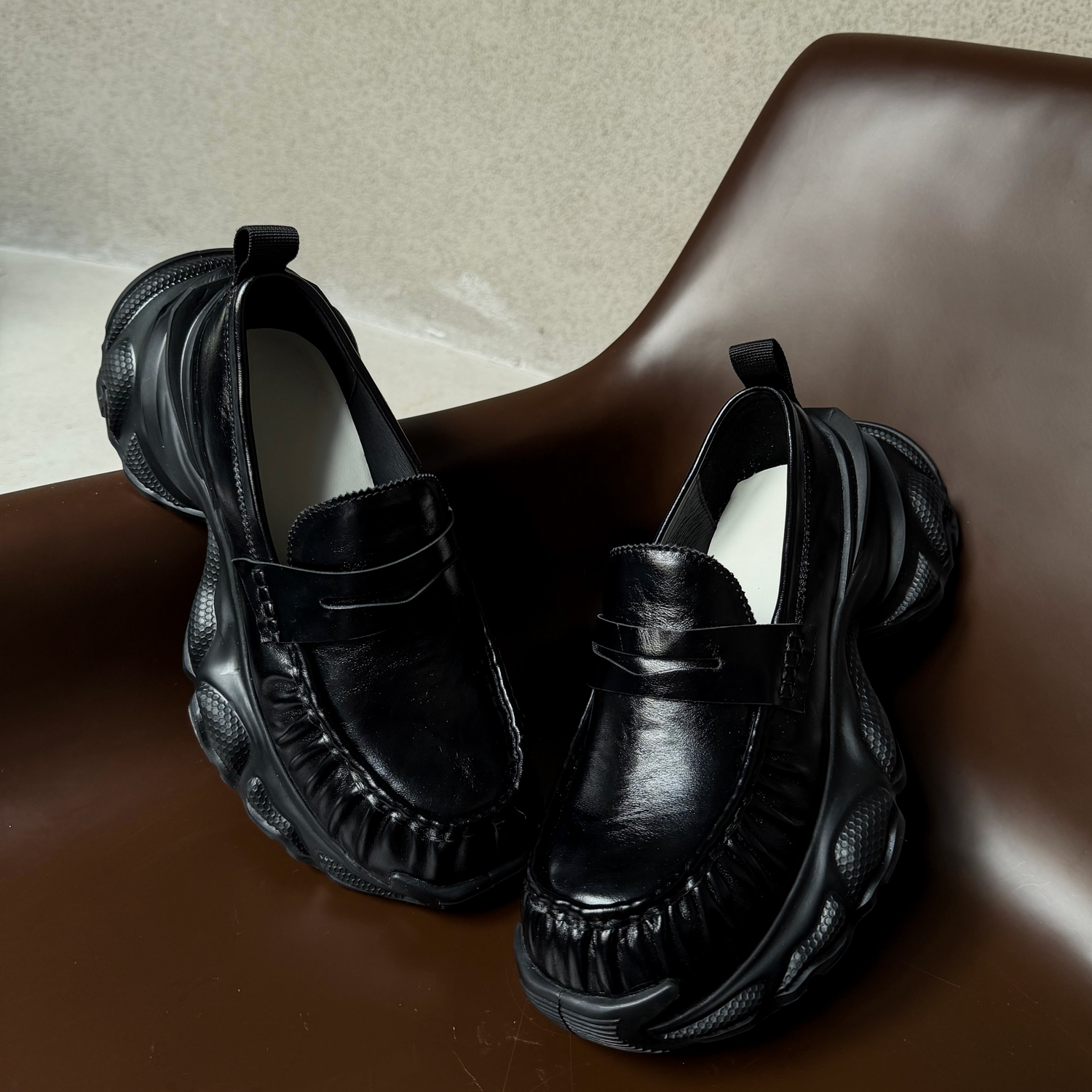 法式褶皱黑色豆豆鞋男真皮老钱风