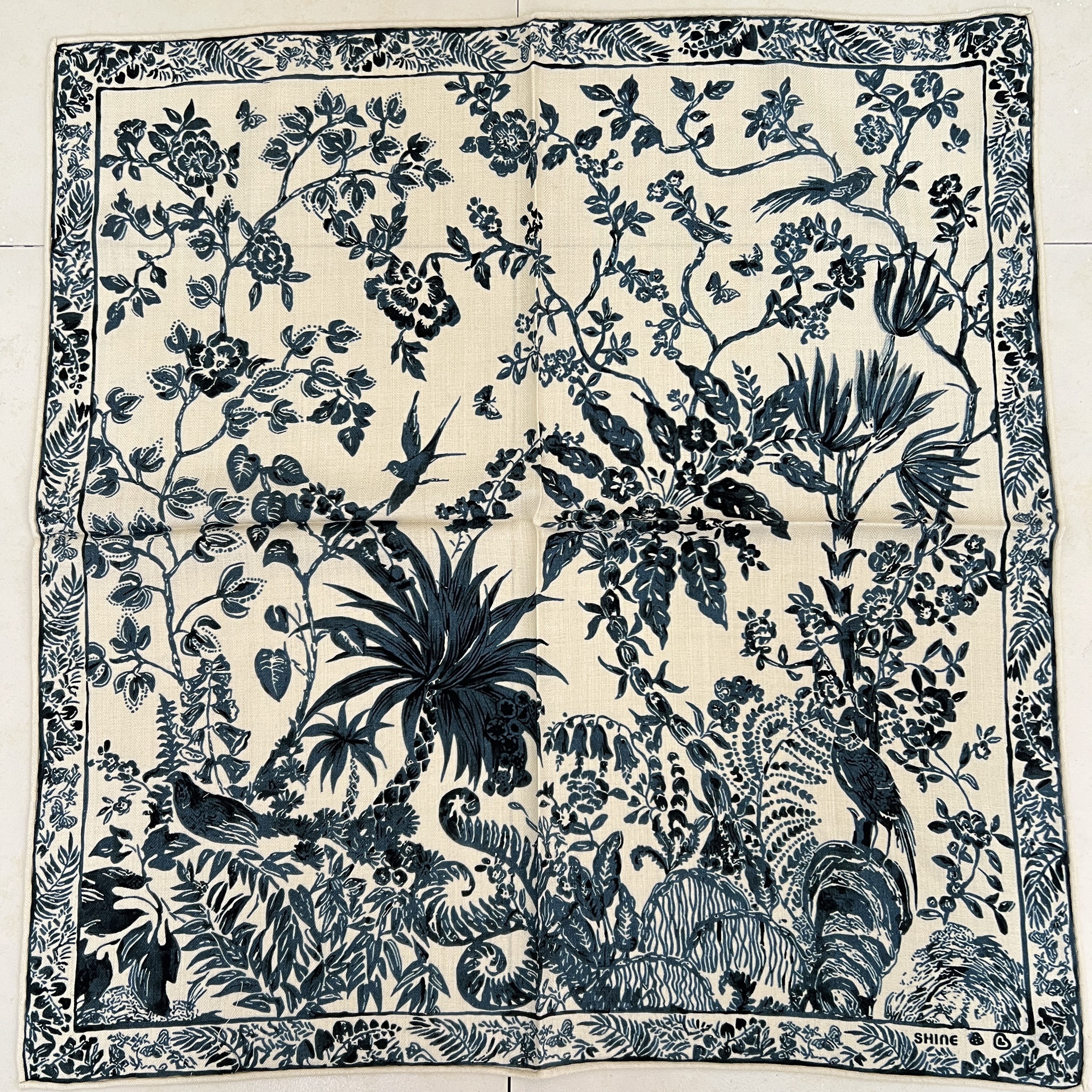 CD65cm丝毛中方巾秋冬时尚通勤围巾保暖百搭披肩丝巾