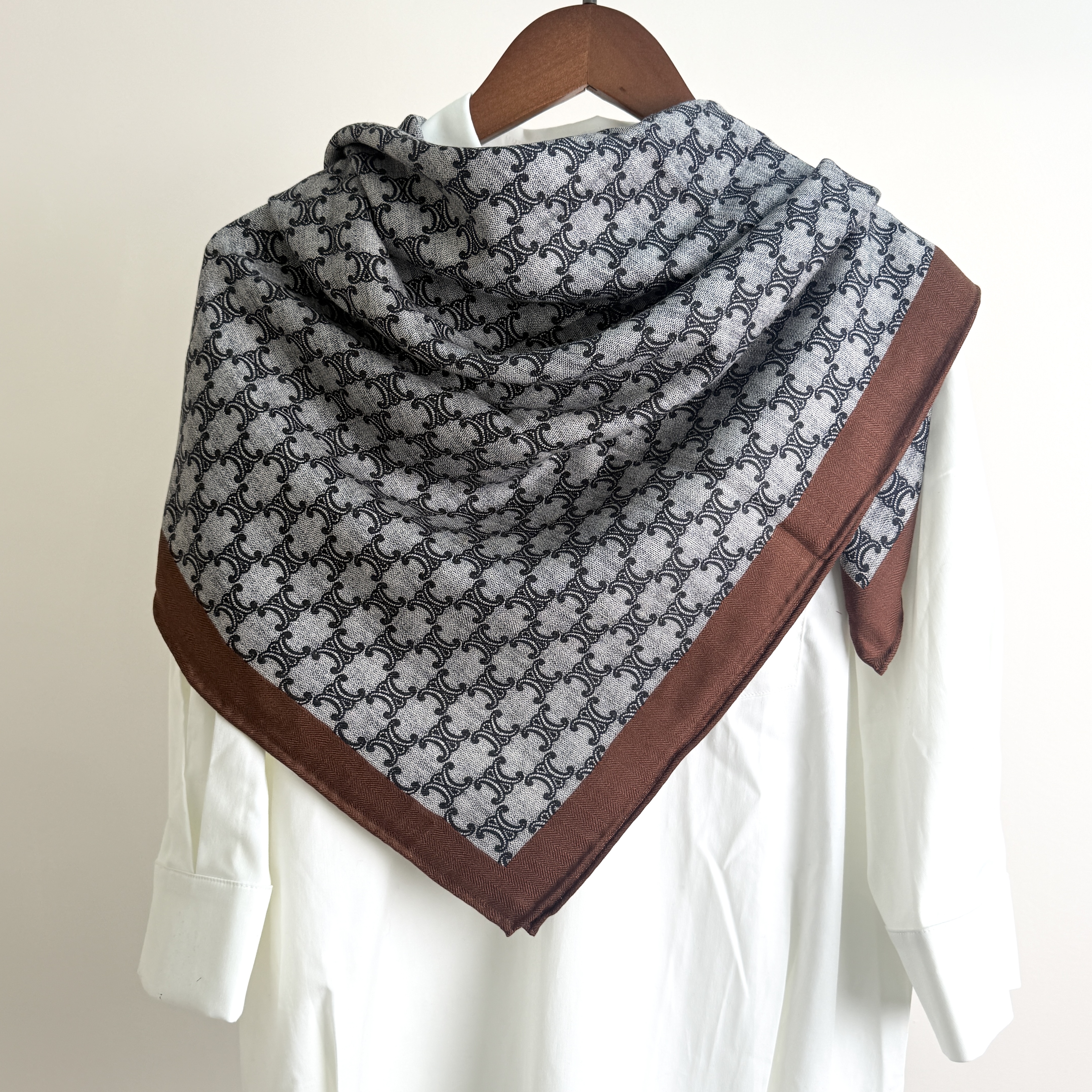 特价微瑕凯旋门双面异色丝毛时尚通勤百搭丝巾披肩围巾110cm方巾