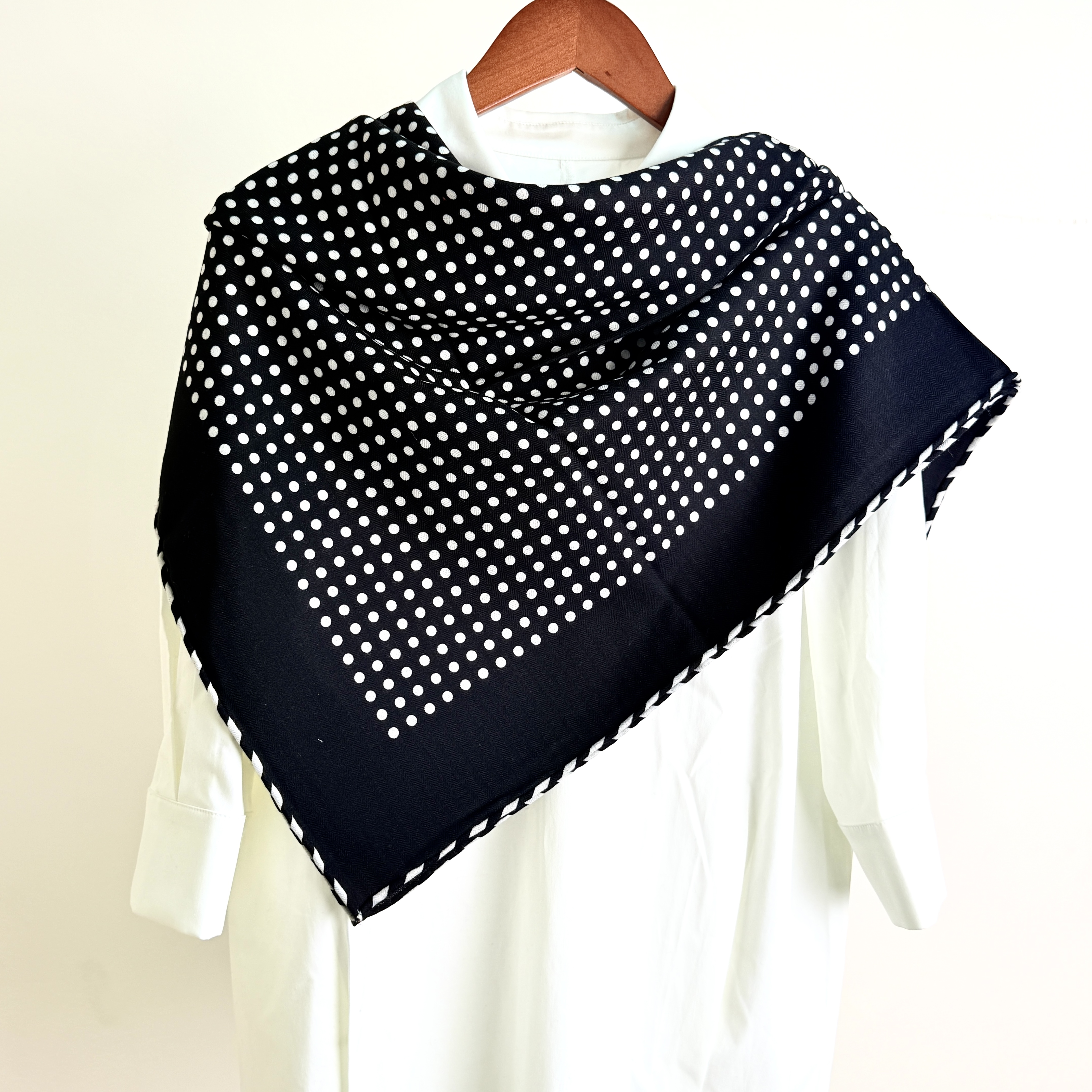 虚边黑色波点110cm丝毛大方巾四季时尚百搭秋冬保暖披肩丝巾围巾