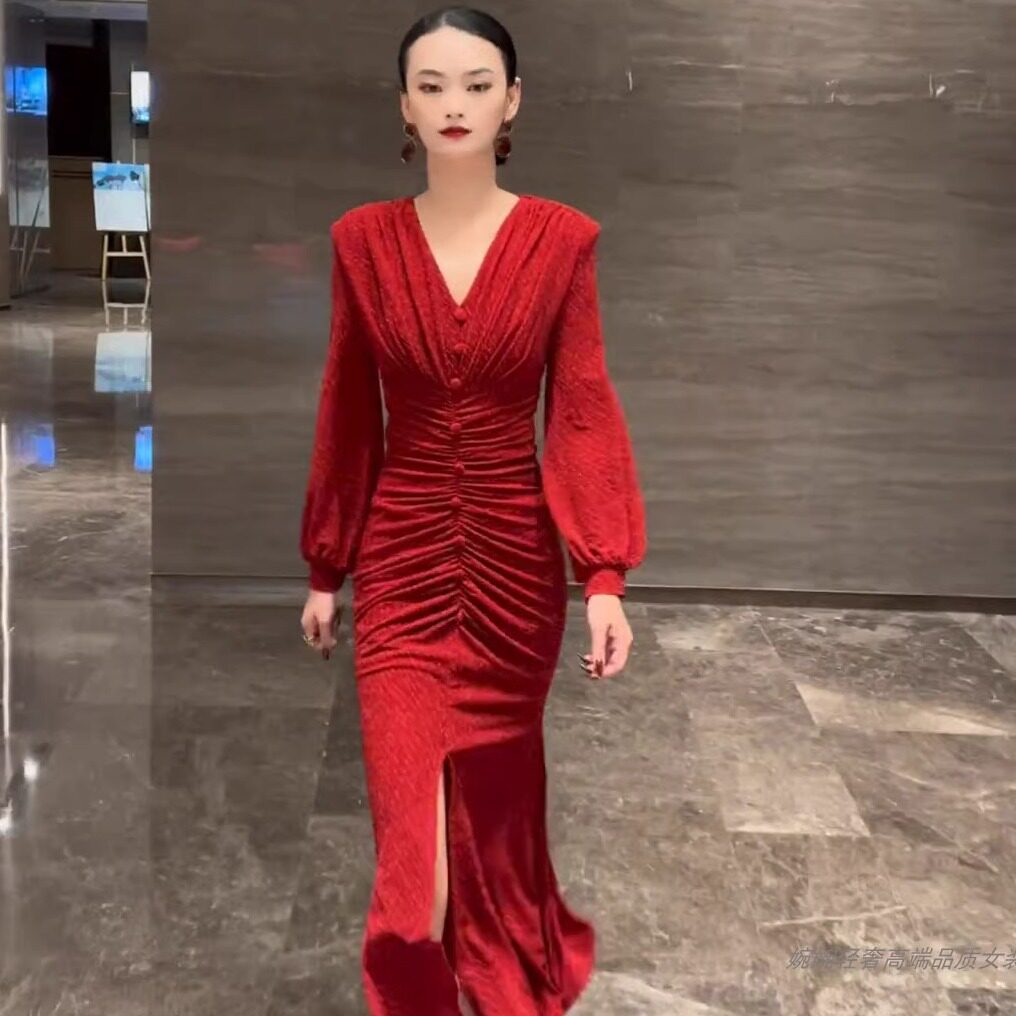 轻奢秋冬款灯笼袖褶皱鱼尾两色修身收腰显瘦气质连衣裙长袖打底裙