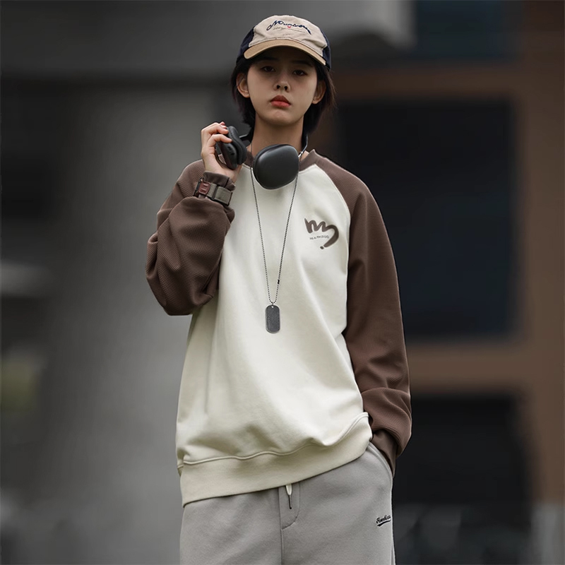 360g嘿马七作日系男女插肩复合牛奶丝拼接印花撞色套头圆领卫衣潮 66.88元