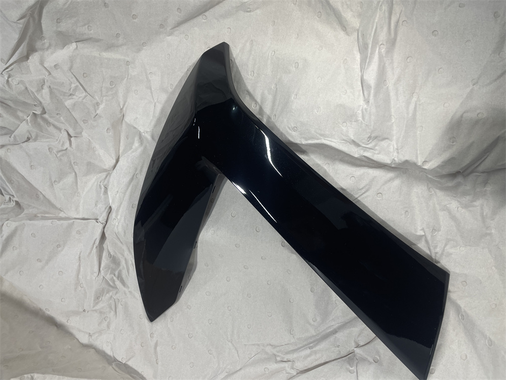 雅马哈TMAX560左侧Z字中护板边条 22-23款 BBW-2835U-00-P1 亮黑