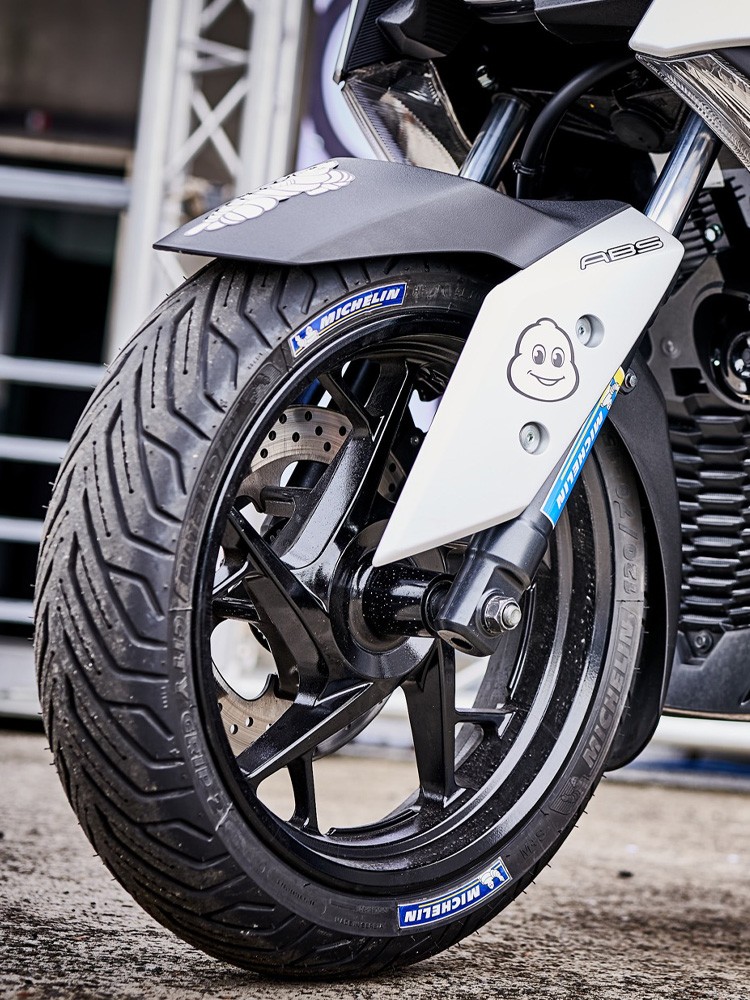 摩托车轮胎米其林踏板车