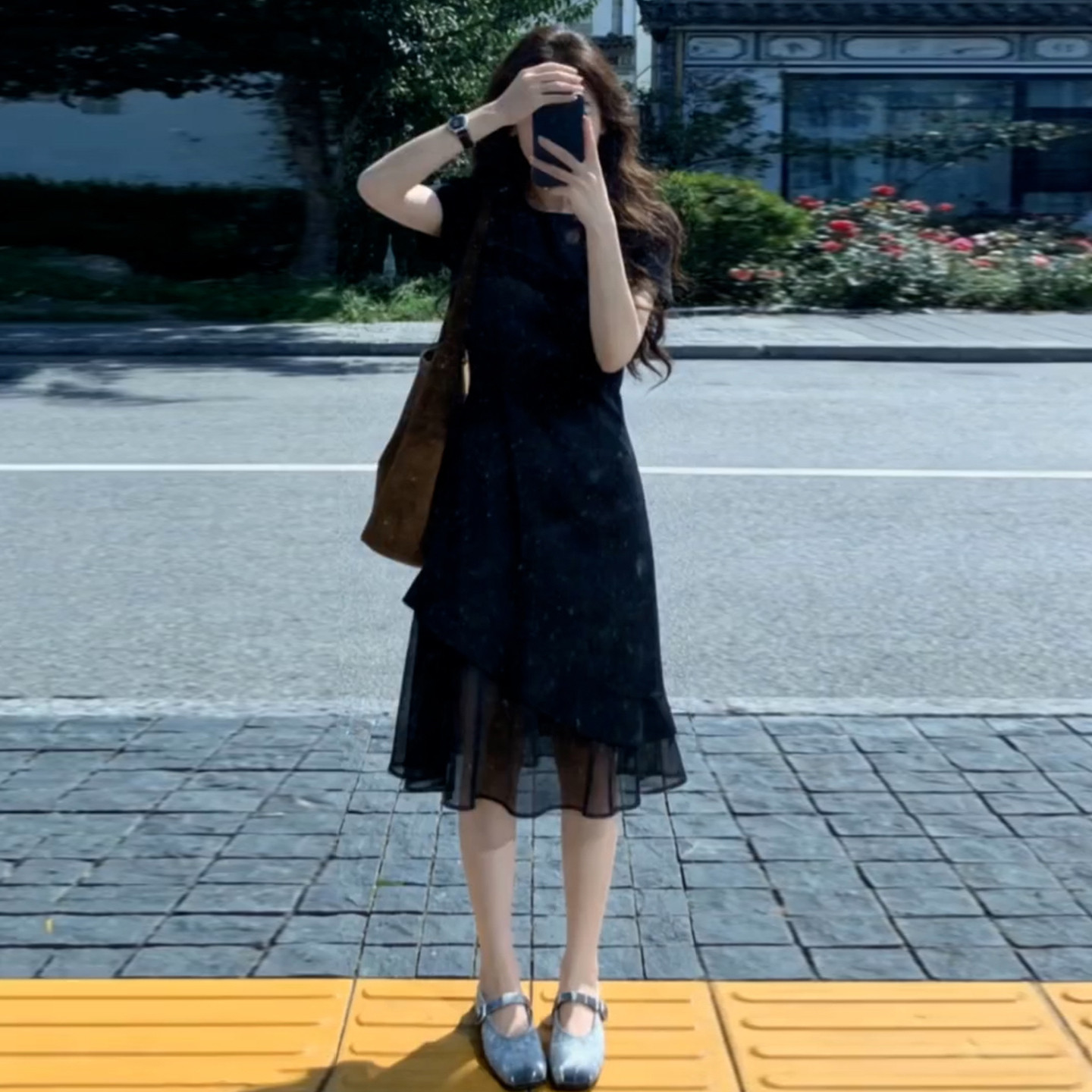 法式赫本风黑色网纱短袖连衣裙子女夏独特巨好看收腰显瘦气质长裙