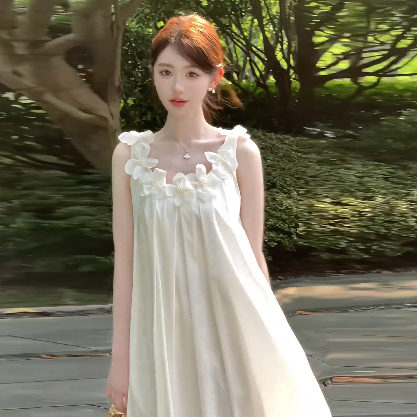 法式白色吊带连衣裙子女夏季2026年新款小个子度假风无袖气质长裙