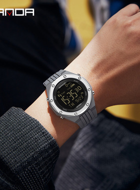 SANDA品牌简约多功能夜光防水运动电子表睡眠监测计步卡路里手表