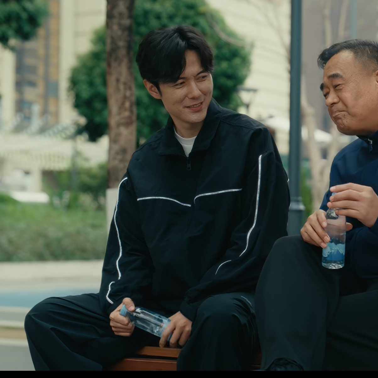 夜色正浓董越张超同款耐磨休闲运动防风透气连帽百搭情侣款外套男