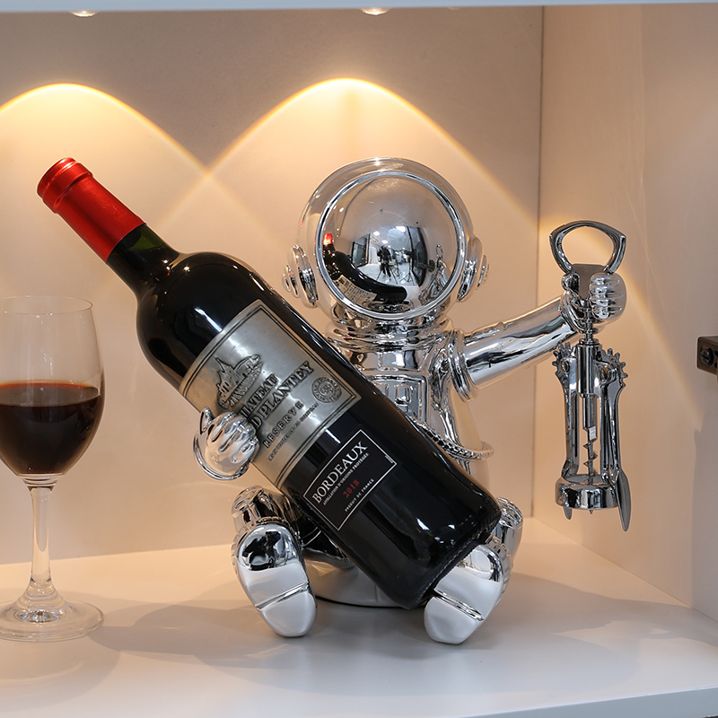 宇航员客厅红酒架轻奢