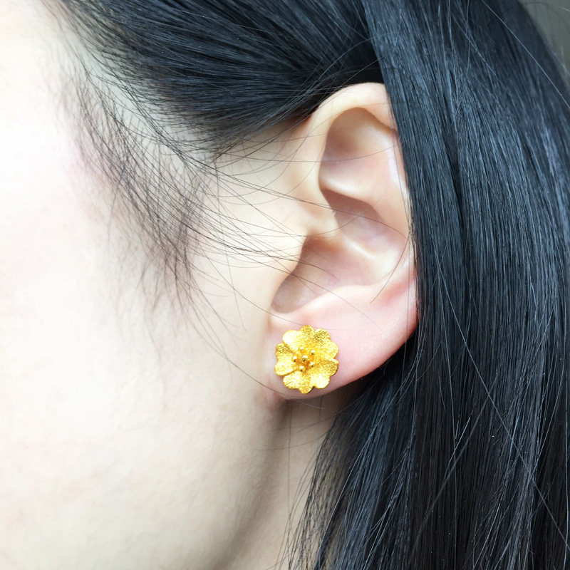 伟德国际419047美元！4210美元！国际金价为何再创新高？国内金饰价格持续走高网友热议：高攀不起