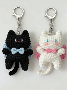 DIY手工钩织可爱蝴蝶结小猫咪挂件毛线钩针编织材料包成品钥匙扣