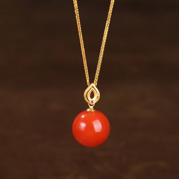 一抹红手工珠宝樱桃红时尚圆珠吊坠油润饱满圆形锁骨链18K金镶嵌