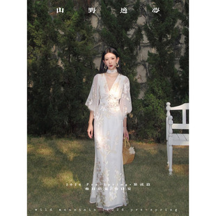 山野逸梦2026新款 收腰显瘦连衣裙 「春日信笺·春日宴」V领中袖