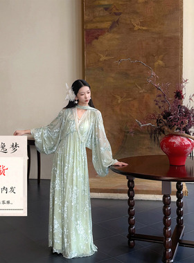 山野逸梦「鎏光金宴·水玲珑」绿V领心机设计仙气飘逸长袖连衣裙