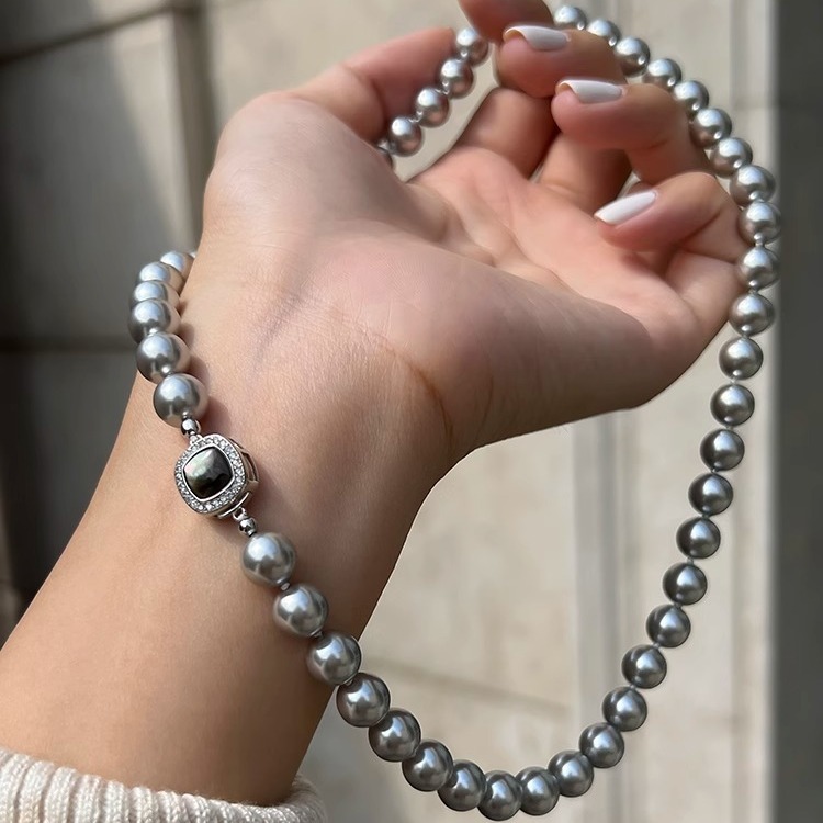 银灰色施家珍珠灰色贝母扣项链女正圆强光珍珠项链气质网红毛衣链