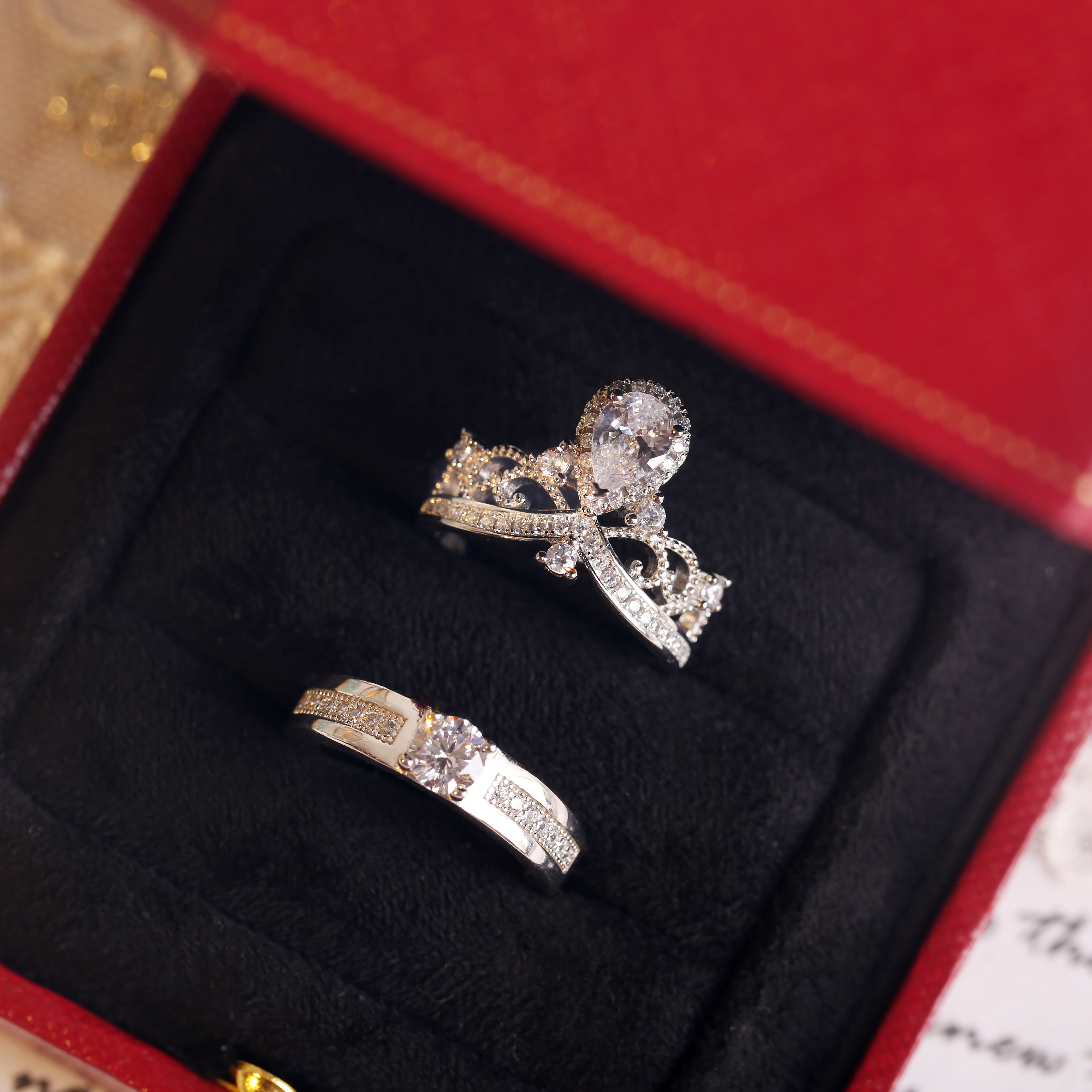 水滴形皇冠群镶奢华仿真钻戒男士求婚闭口钻石戒指结婚仪式道具