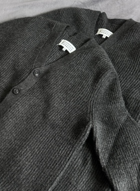 Margie110风格羊毛钮扣开衫小众男女同款MMM22AW灰色复古针织外套