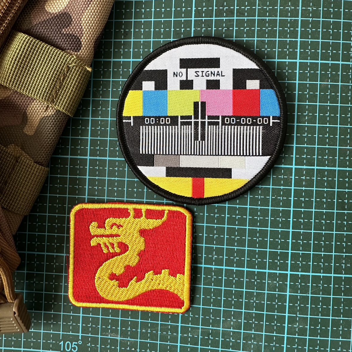 包邮80年童年记忆星期二没信号中国龙电影徽章臂章魔术贴背包贴