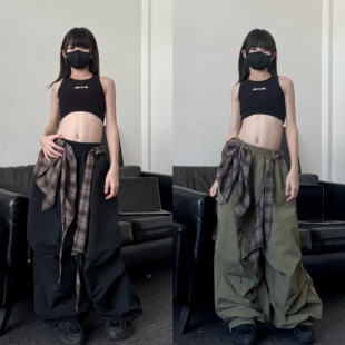 2025春秋新款童装潮酷男女儿童宽松休闲裤格子腰封爵士舞伞兵裤