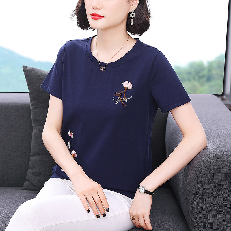 妈妈夏装2026新款短袖t恤女中老年大码时尚小衫遮肚休闲刺绣上衣