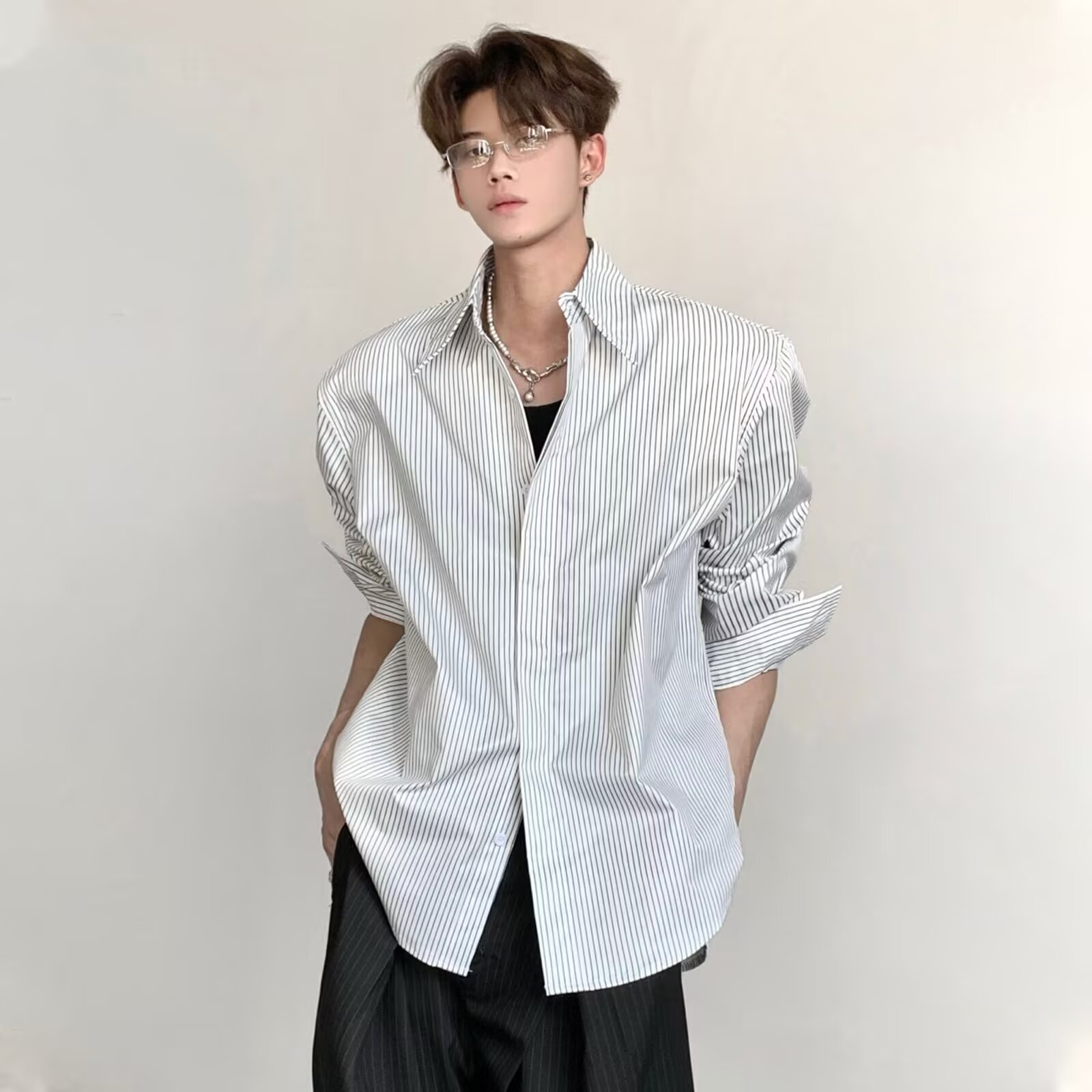 白色竖条纹日系复古宽松衬衫男图片