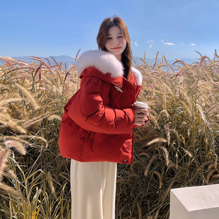红色大毛领连帽牛角扣羽绒服女2025冬季新款韩系短款白鸭绒面包服