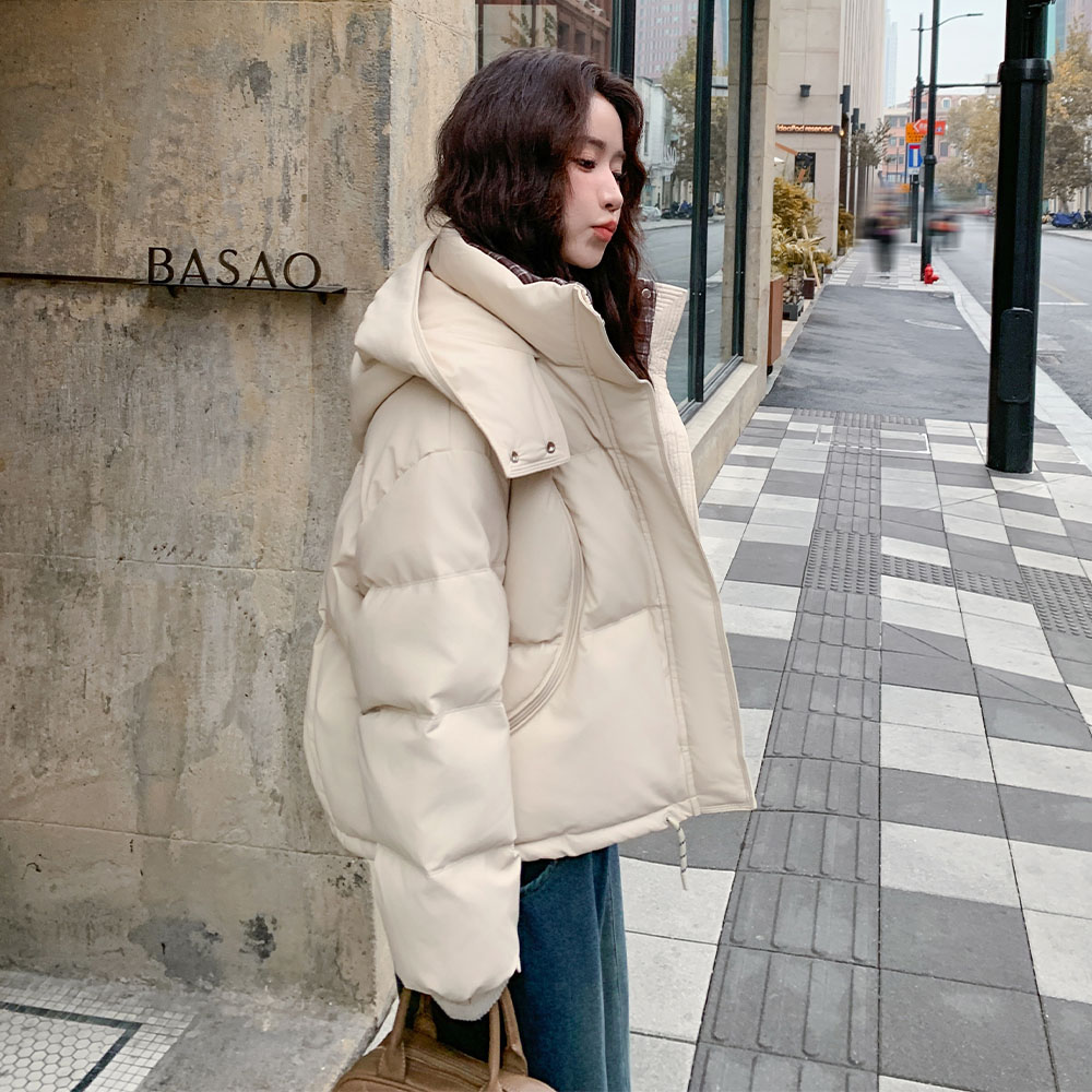 米色连帽羽绒服女冬2025超火好看高级小众漂亮短款加厚面包服外套