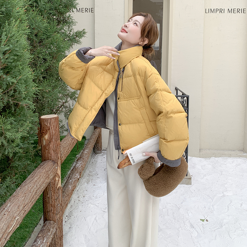 黄色羽绒服女冬季2025新款宽松休闲设计感撞色拼接白鸭绒短款外套
