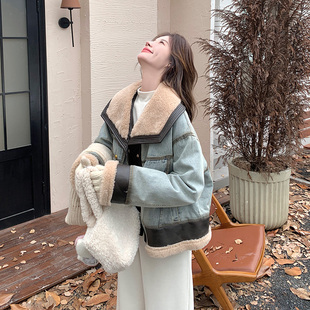 牛仔羽绒服女冬季2025新款韩版学院风设计感拼接羊羔毛领加厚外套