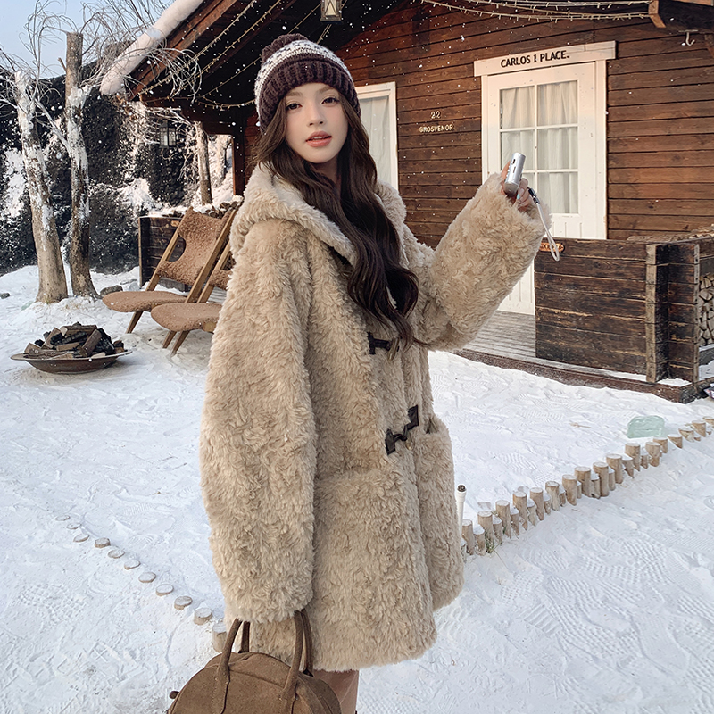 超好看韩系牛角扣羊羔毛外套女冬季2025新款宽松加厚皮毛一体棉服