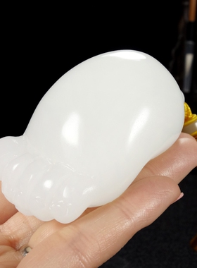 知足常乐手玩件新疆和田玉籽料