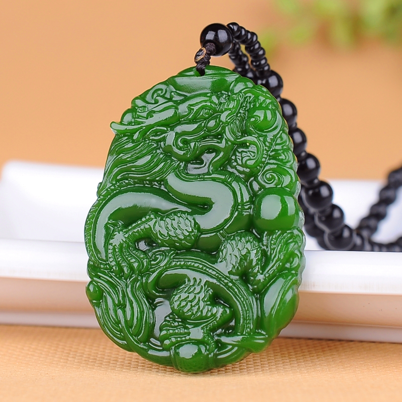 天然新疆龙牌挂件项链菠菜绿碧玉
