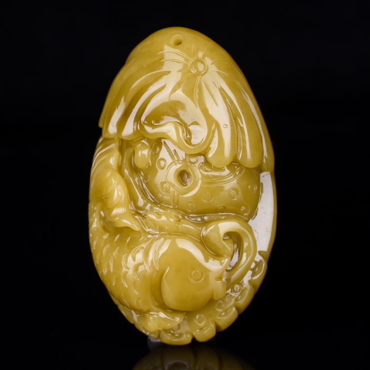 天然新疆和田玉鱼把件籽料糖玉原石鱼手把件挂件莲叶莲蓬如意玉器