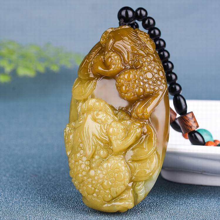 天然和田玉糖料原石雕刻金蟾献宝手把件三足金蟾玉把件把件挂件