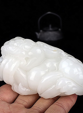 天然新疆和田玉霸王貔貅手把件