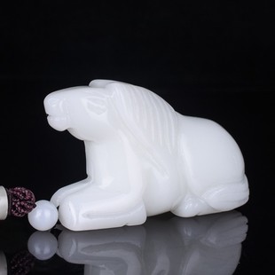 天然新疆和田玉马到成功玉马手把件羊脂玉生肖马护身玉石挂件把件