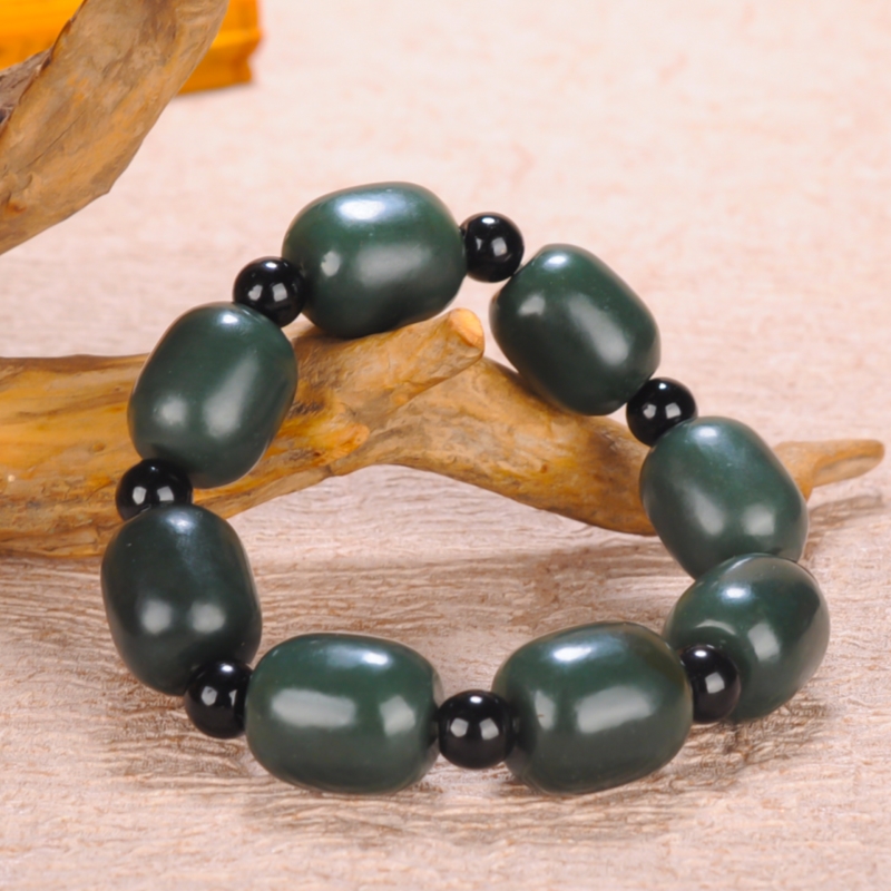 天然新疆招财手串和田青玉