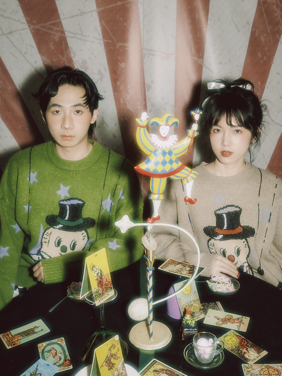 Retro Knitted Couple Sweater: Warm Vintage Graphic Knit - Taobao product photo 5
