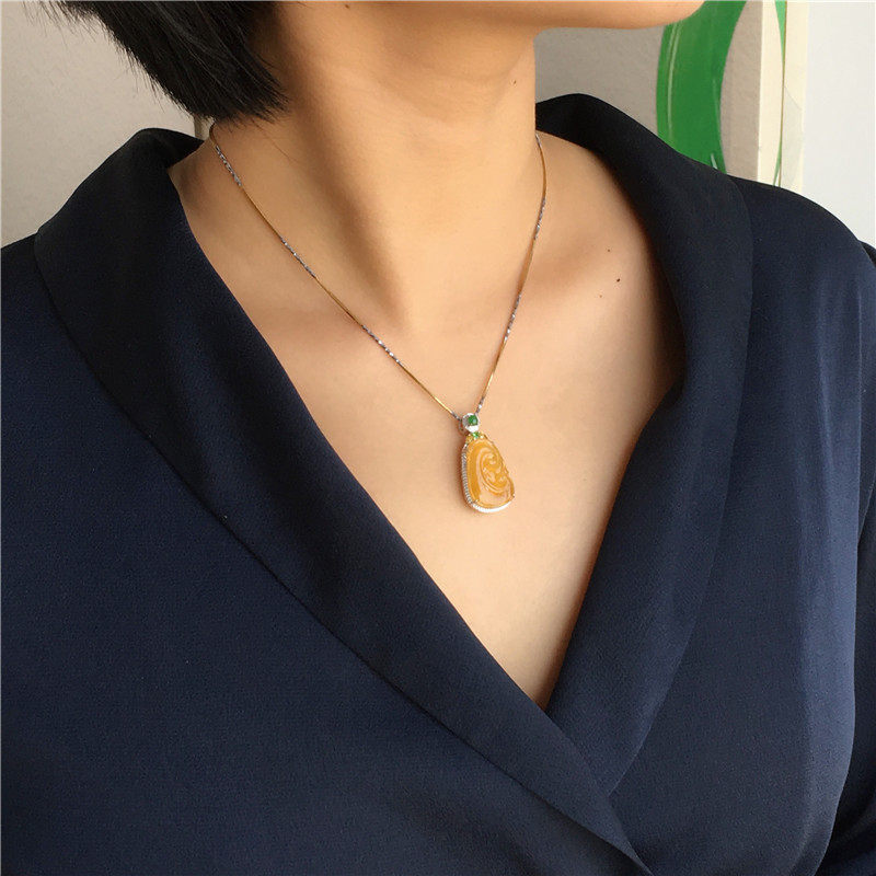 指上翠翡翠冰种黄翡如意吊坠女18K金镶嵌天然正品翡翠如意吊坠