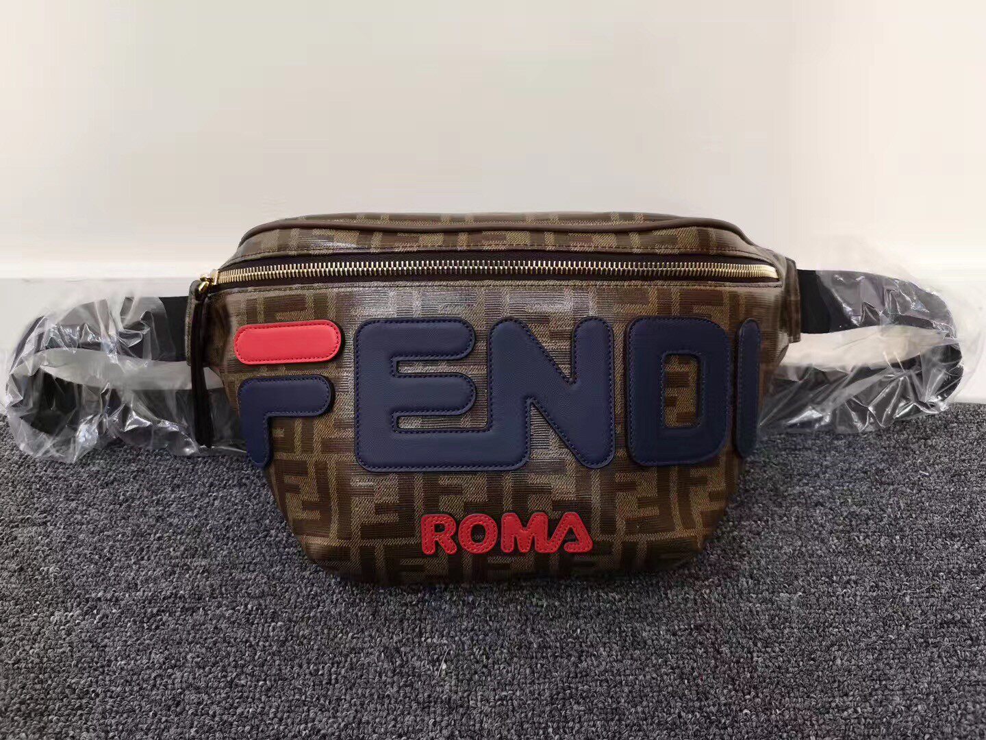 Fendi 芬迪 19春夏 F字母印花合作系列腰包 8BM006在类目 运动/瑜伽/健身/球迷用品, 瑜伽, 瑜伽包中 - 来自Buy2taobao.com提供专业的淘宝代购服务