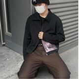 黑色