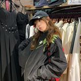 黑色
